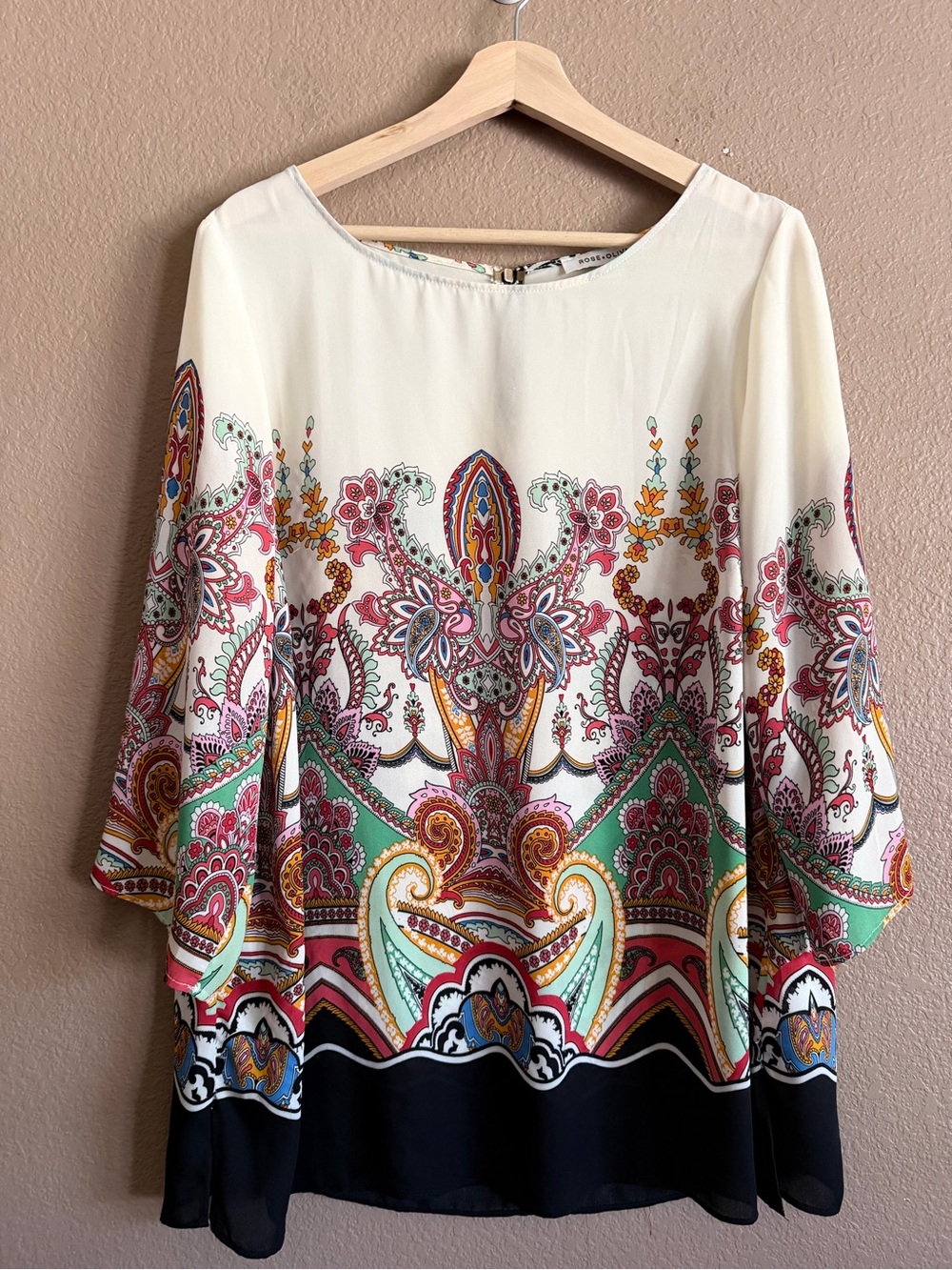 Rose & Olive Cream Paisley Border Tunic with Black Hem Size 1X